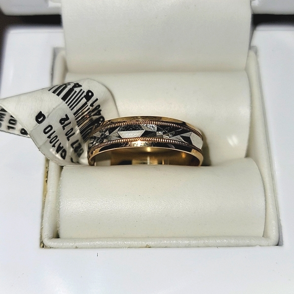Wedding Ring 10K Gold - Picture 3 of 6